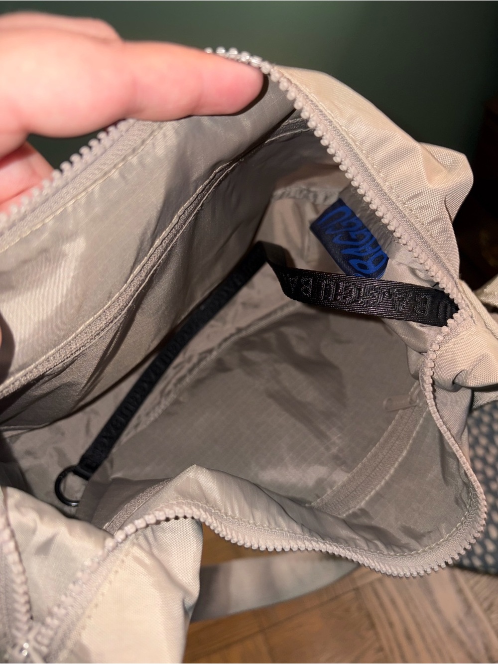 BAGGU Medium Cresent - Dove - Picture 5 of 6